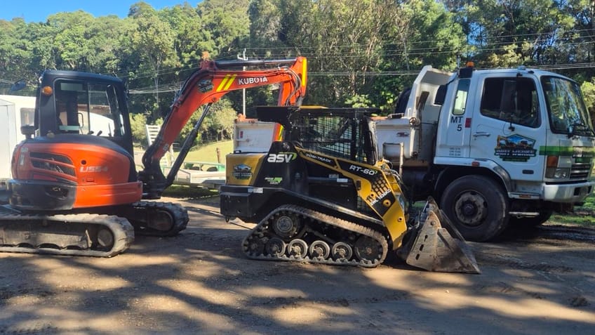 Dirt Werks fleet: Kubota U55-4 excavator, ASV RT-60 posi-track and Fuso Fighter tipper truck